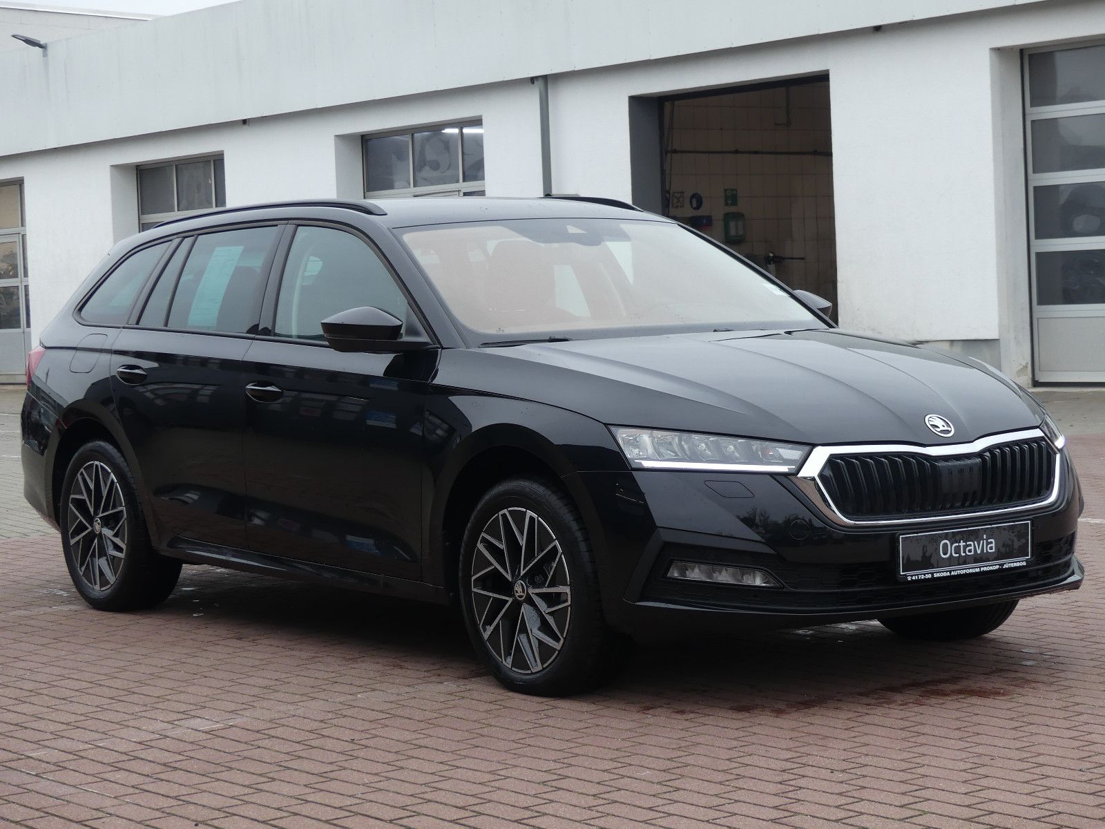 Fahrzeugabbildung SKODA Octavia Combi 2.0 TDI CLEVER *NAVI*ACC*KESSY*BT*