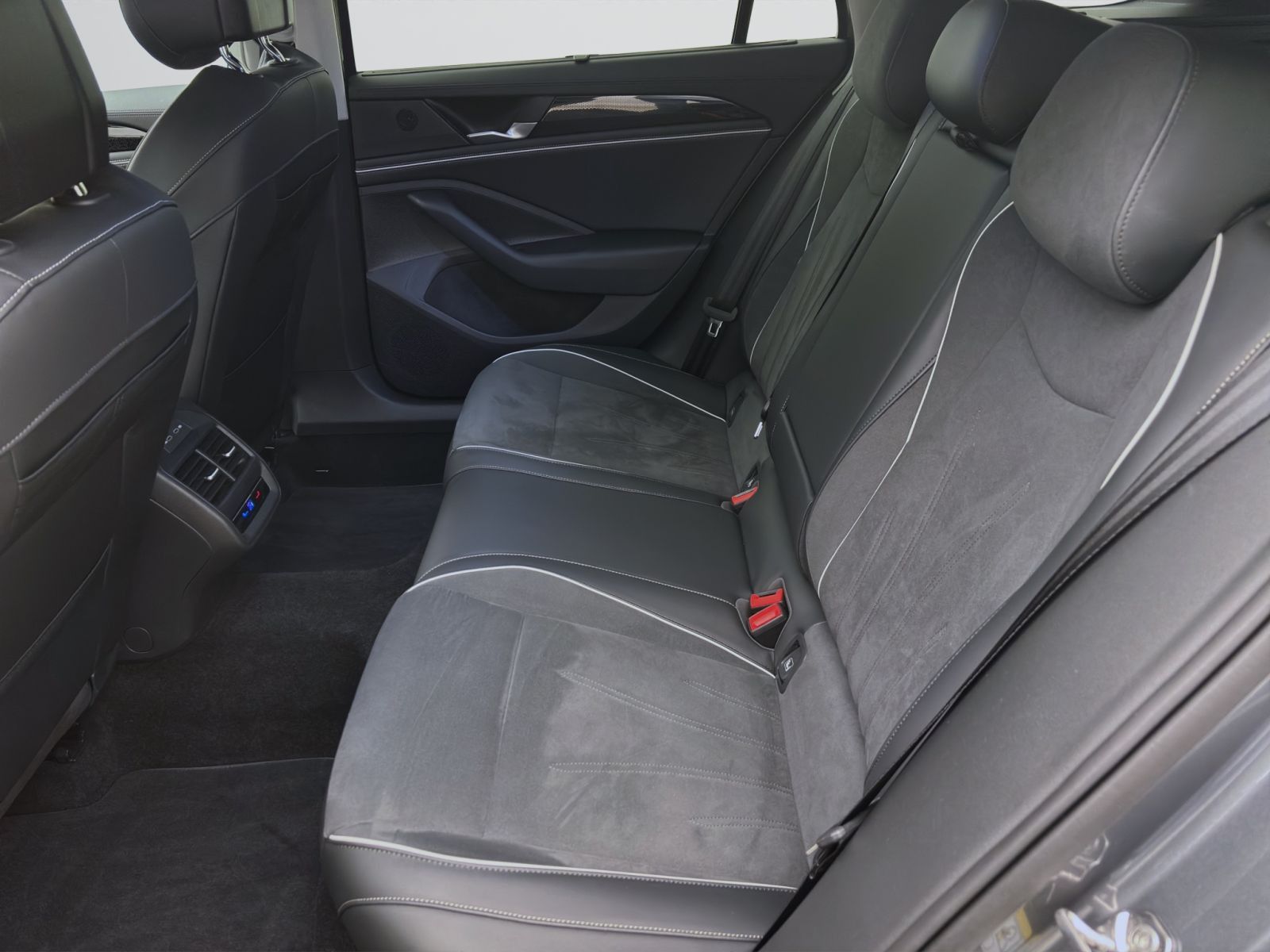 Volkswagen Passat Variant - Bild 16