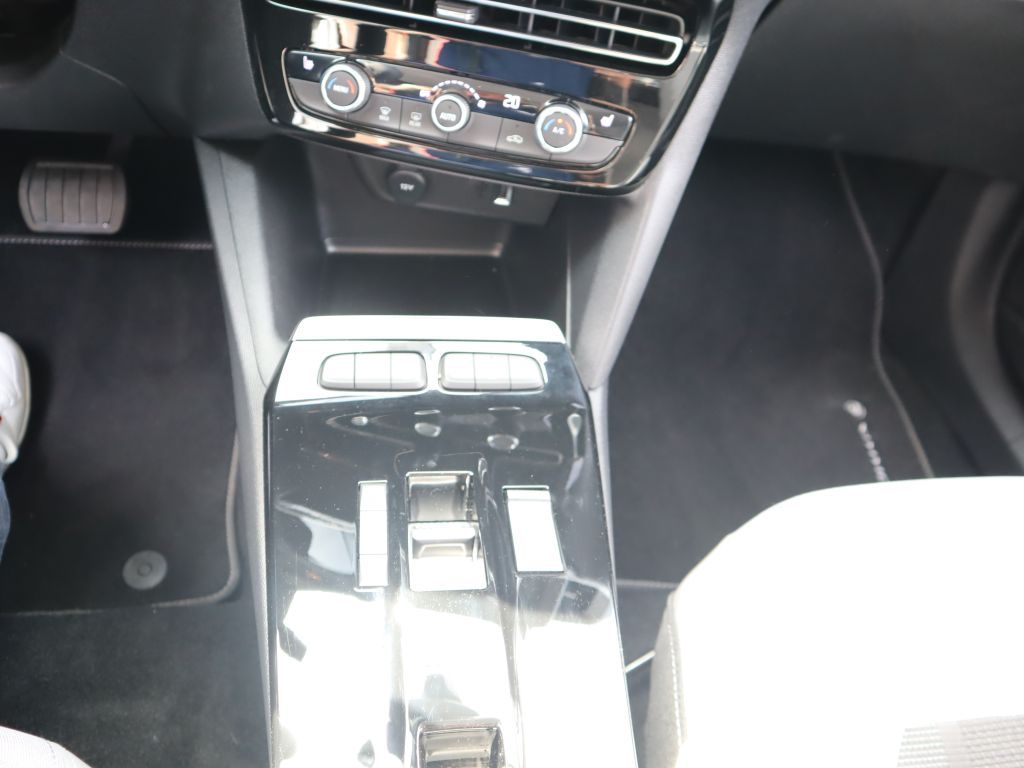 Fahrzeugabbildung Opel Mokka-e Elegance (B/B)