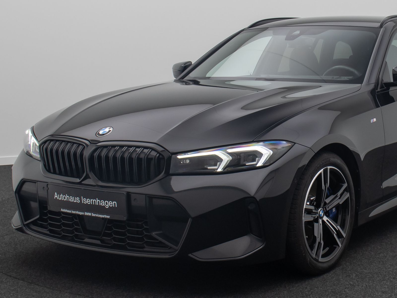 Fahrzeugabbildung BMW 320d M Sport Kamera DAB Standhzng HiFi Alarm HUD