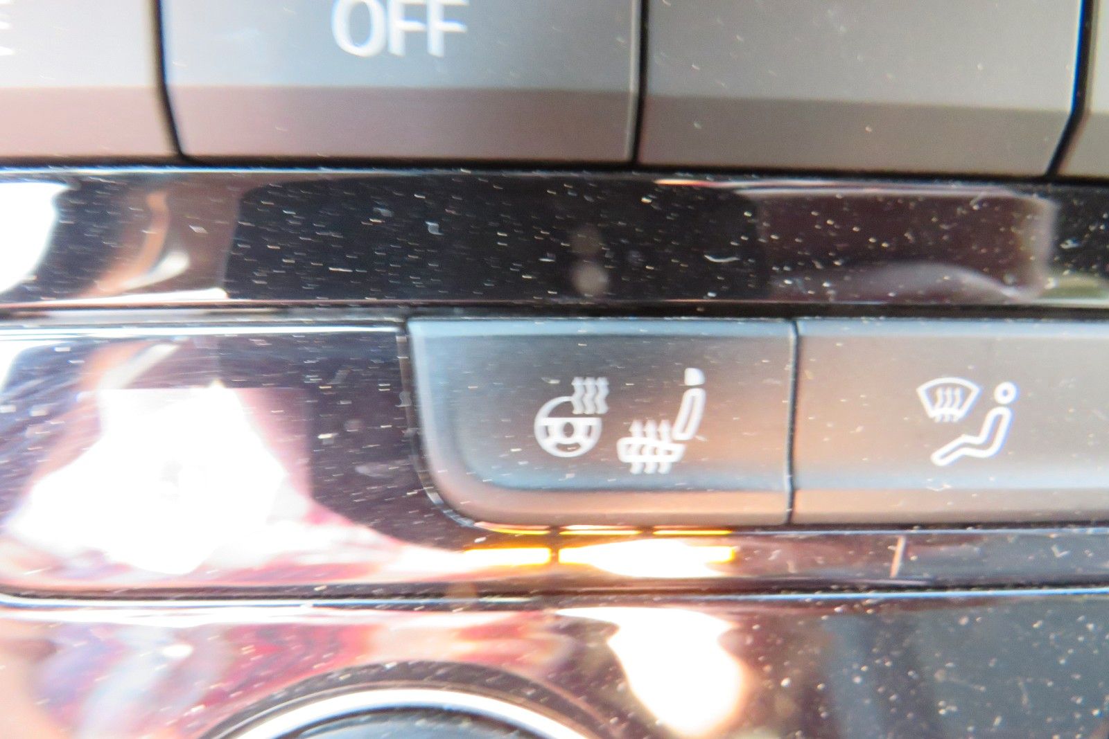 Fahrzeugabbildung Volkswagen T-Roc Sport ACC LED PDC NAVI DAB 1.HAND