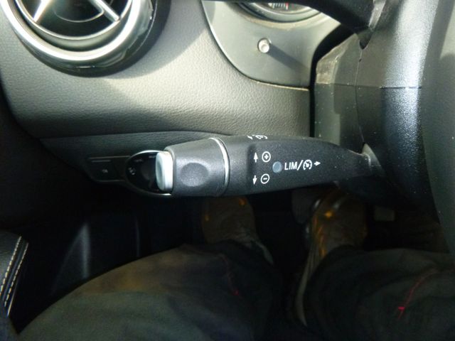 Fahrzeugabbildung Mercedes-Benz GLA 200 >AUT/AHK/NAV/KAM/LED-Licht/LEDER<