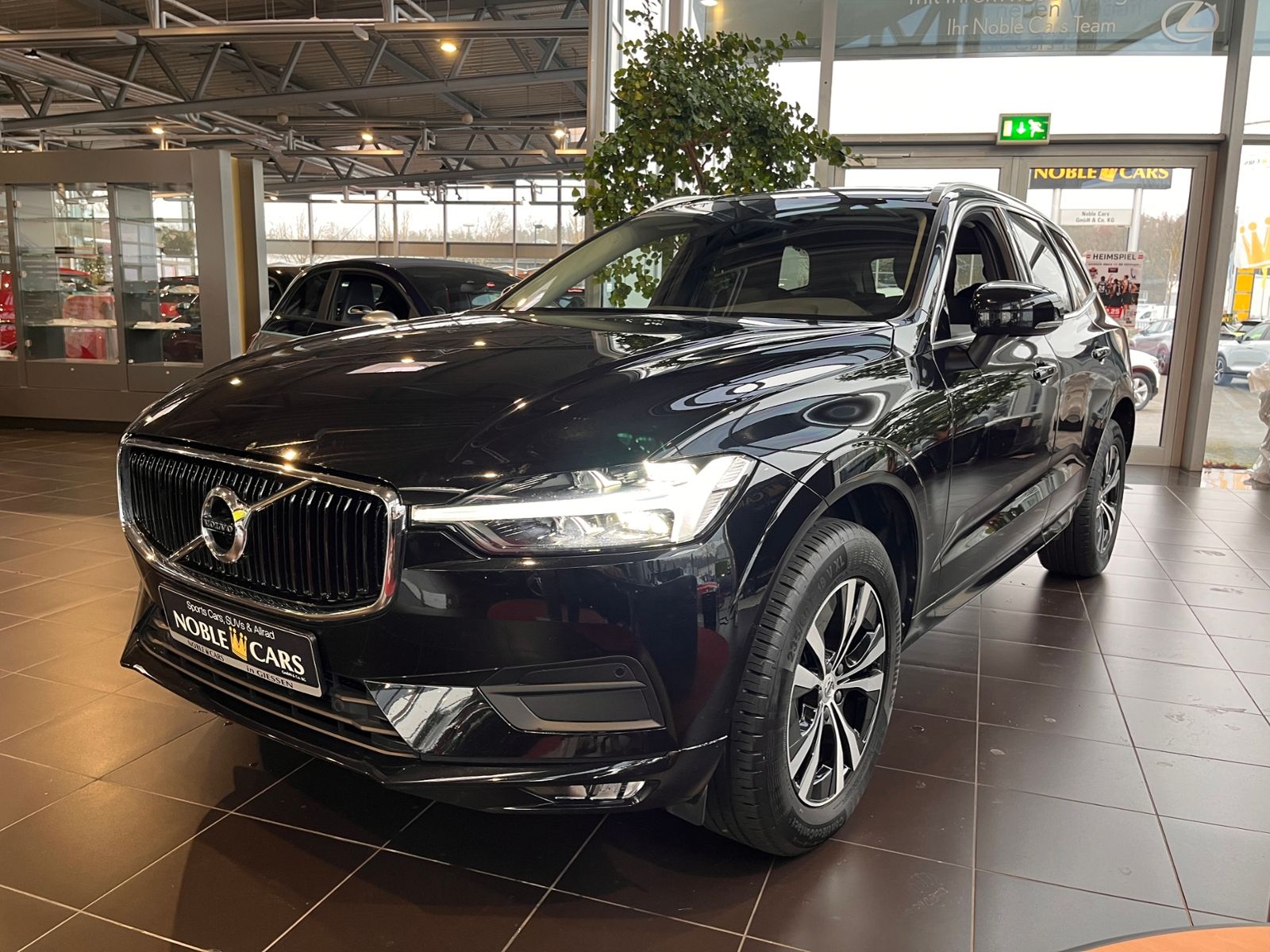 Fahrzeugabbildung Volvo XC60 Momentum Pro 2WD AHK LED NAV RFK 18"
