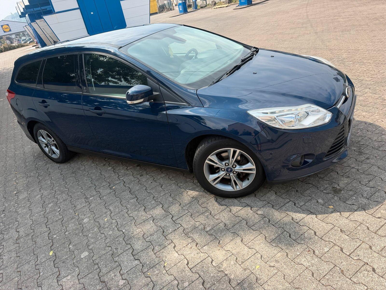 Ford Focus 2013 — вигляд ззаду