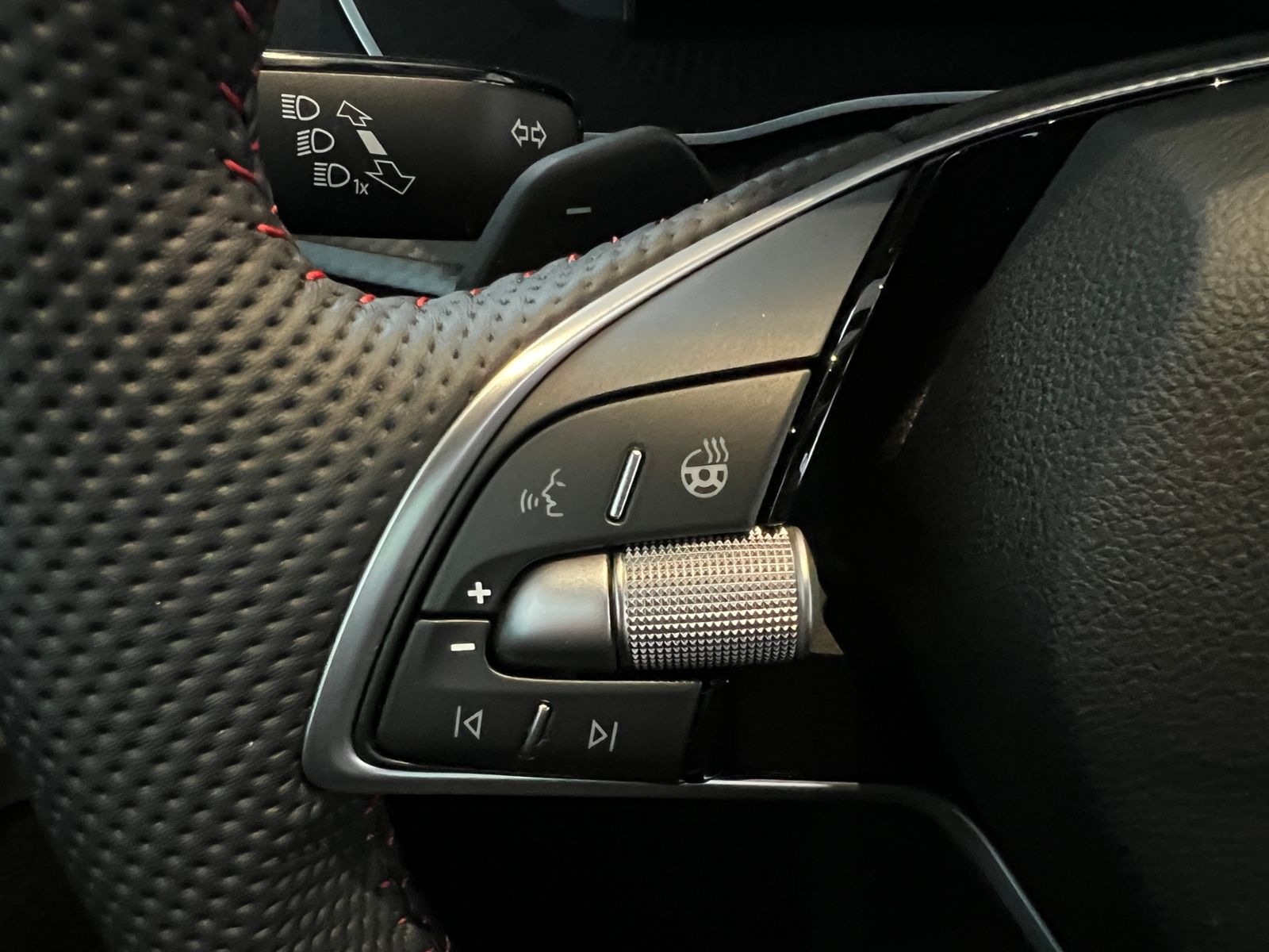 Fahrzeugabbildung SKODA Octavia Combi RS 2.0 TSI DSG *Panorama, AHK, Ind