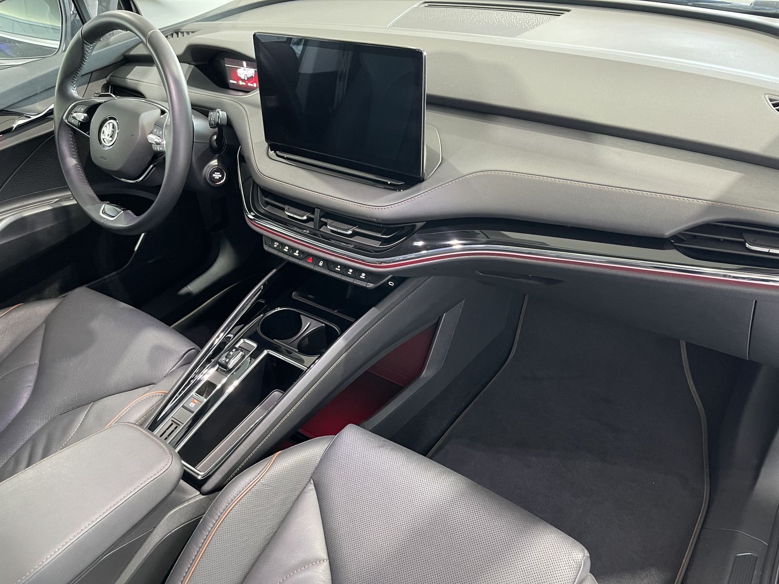 Fahrzeugabbildung SKODA Enyaq 80 Suite*Leder*LED-Matrix*Cam*AHK*