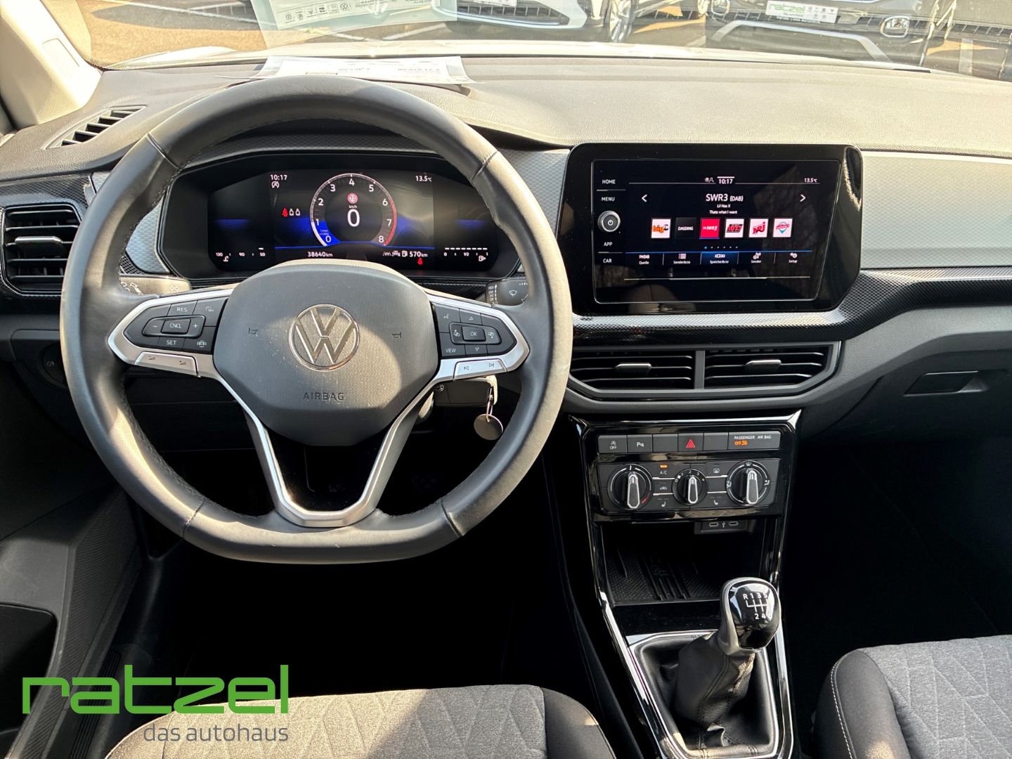 Fahrzeugabbildung Volkswagen T-Cross Life 1.0 TSI Digitales Cockpit LED Apple