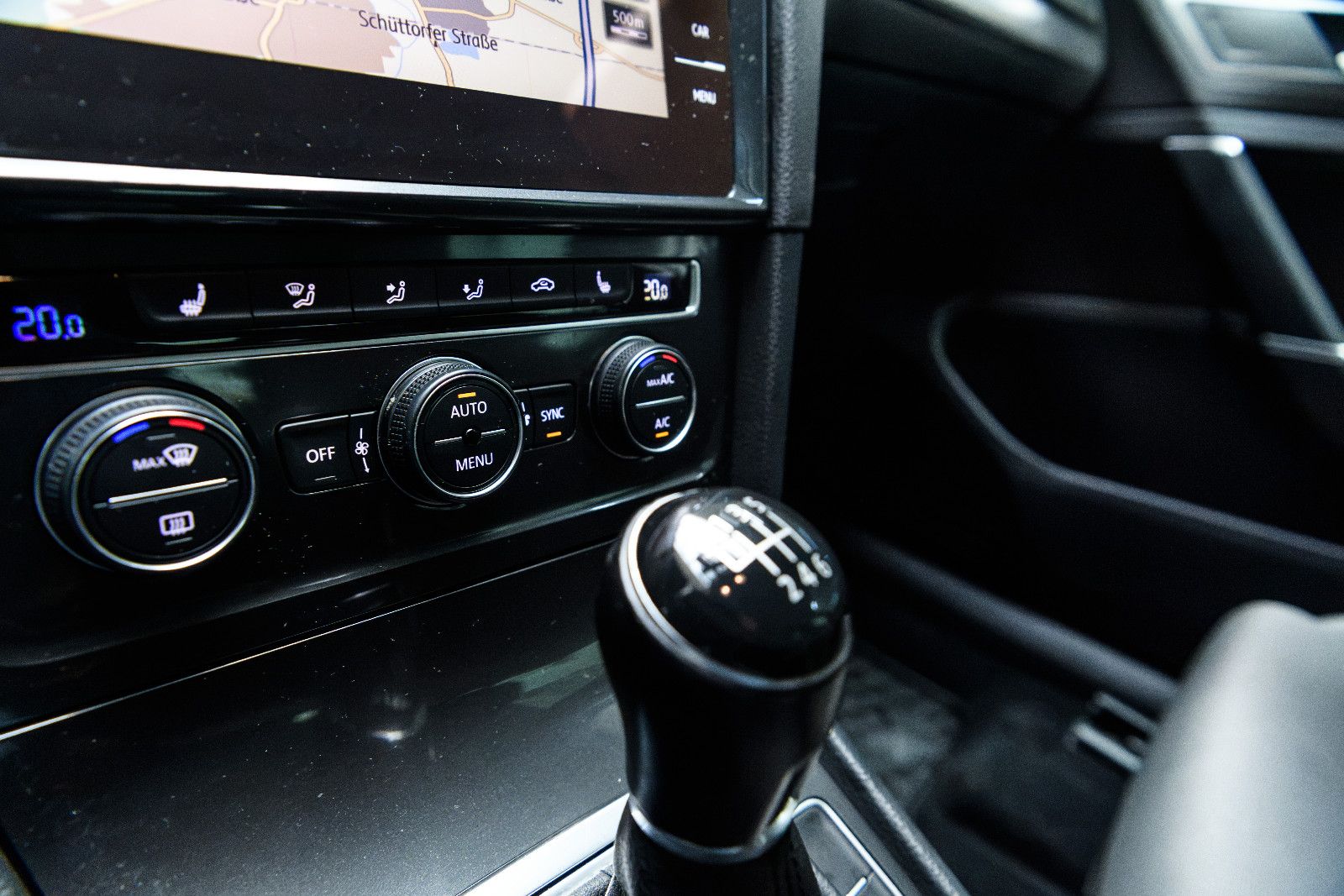 Fahrzeugabbildung Volkswagen Golf VII Variant+R-LINE+AHK+SHZ+NAVI+RFK+GJR