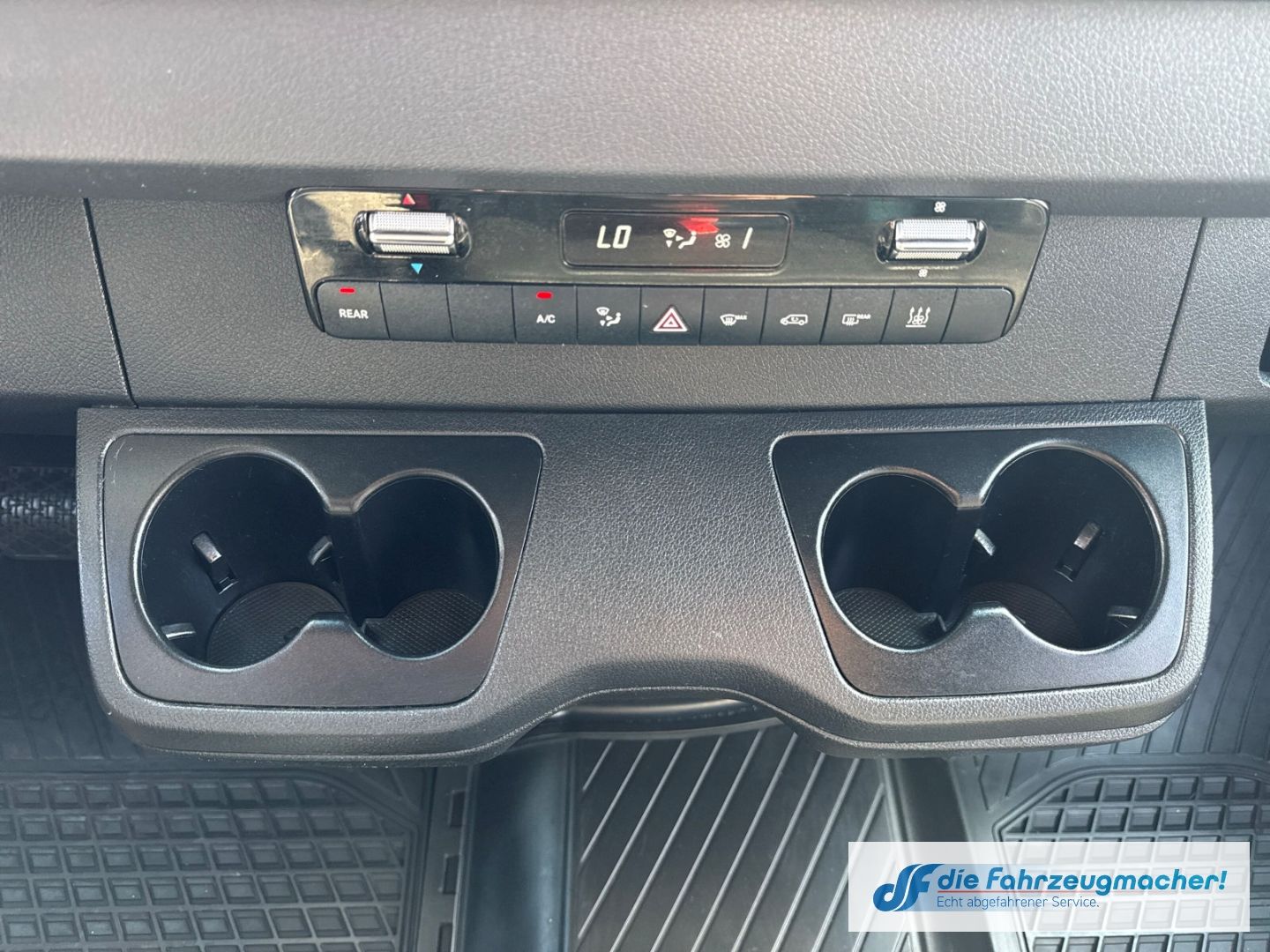 Fahrzeugabbildung Mercedes-Benz Sprinter III Tourer RWD AWD 315 CDI L2 DAB SHZ