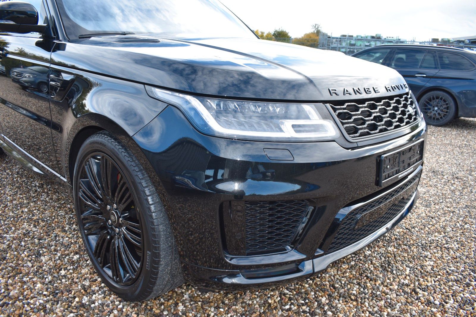 Fahrzeugabbildung Land Rover Range Rover Sport HSE P400 Dynamic Stealt Black