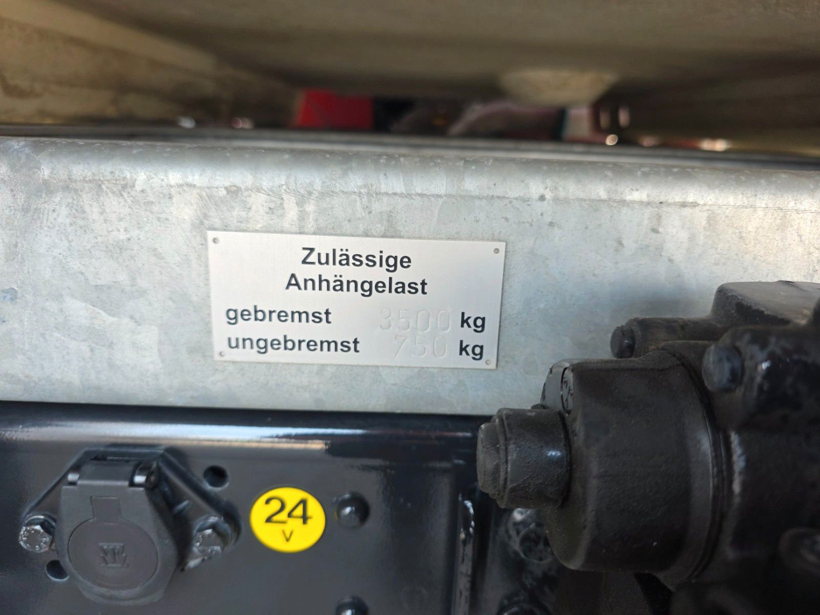 Fahrzeugabbildung MAN LE 8.150 Schaum-Löschfahrzeug 2.500L SLF 25/25
