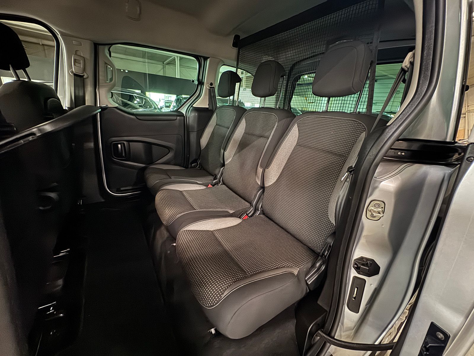 Fahrzeugabbildung Peugeot Partner Tepee 1.6 HDI ALLURE PDC SHZ KLIMA 2HAND