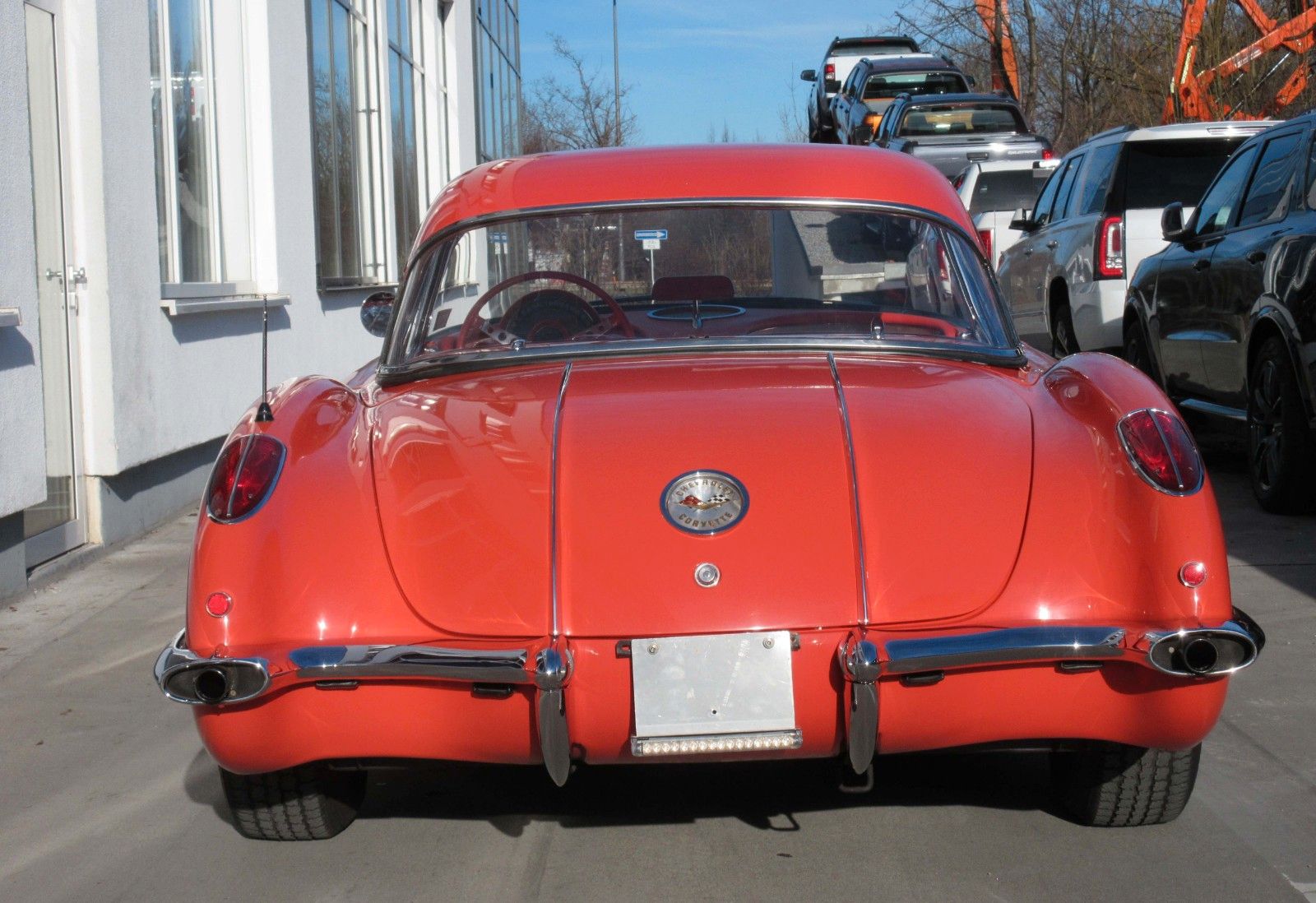 Vehicle photo 12