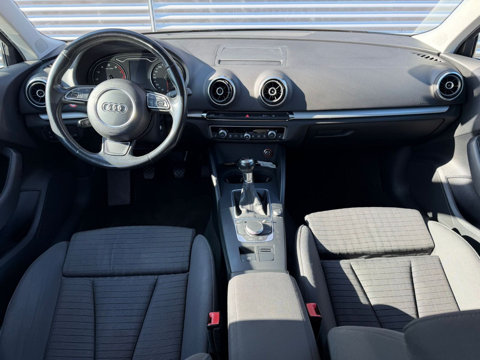 Fahrzeugabbildung Audi A3 Sportback AHK NAVI