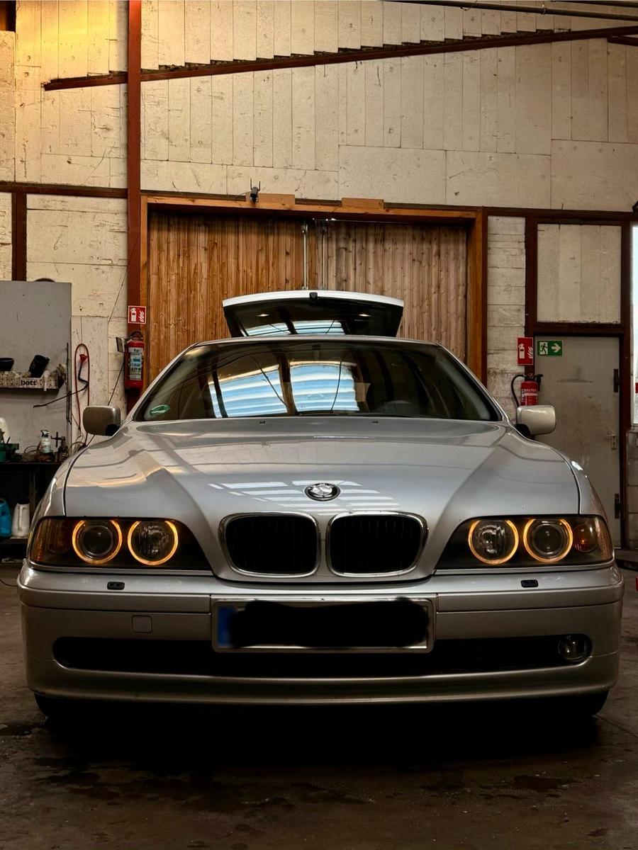 BMW 525