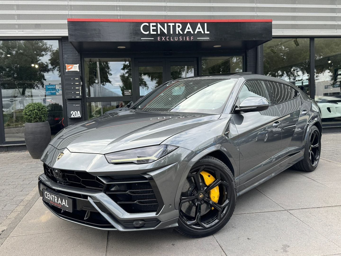 LAMBORGHINI Urus
