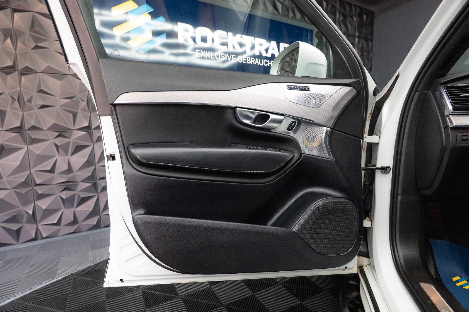 Fahrzeugabbildung Volvo XC90 R Design AWD Night-Paket | ACC | PANO | LED