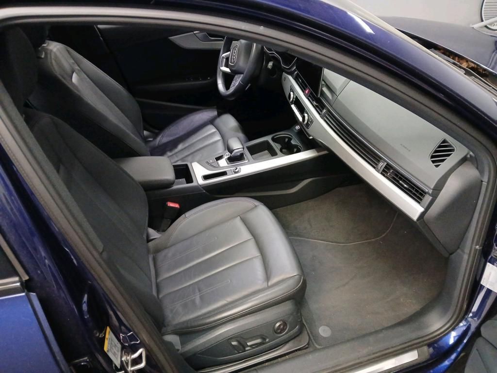 AUDI A4 2023