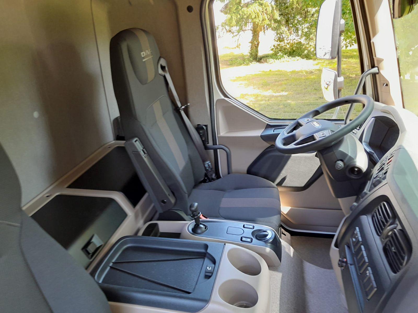 Fahrzeugabbildung DAF FA XB 290 16t Swing-Board-Aufbau