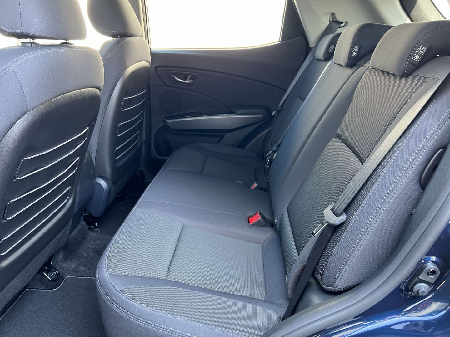Fahrzeugabbildung Ssangyong Tivoli Nomad 2WD Automatik Navi LED CarPlay DAB