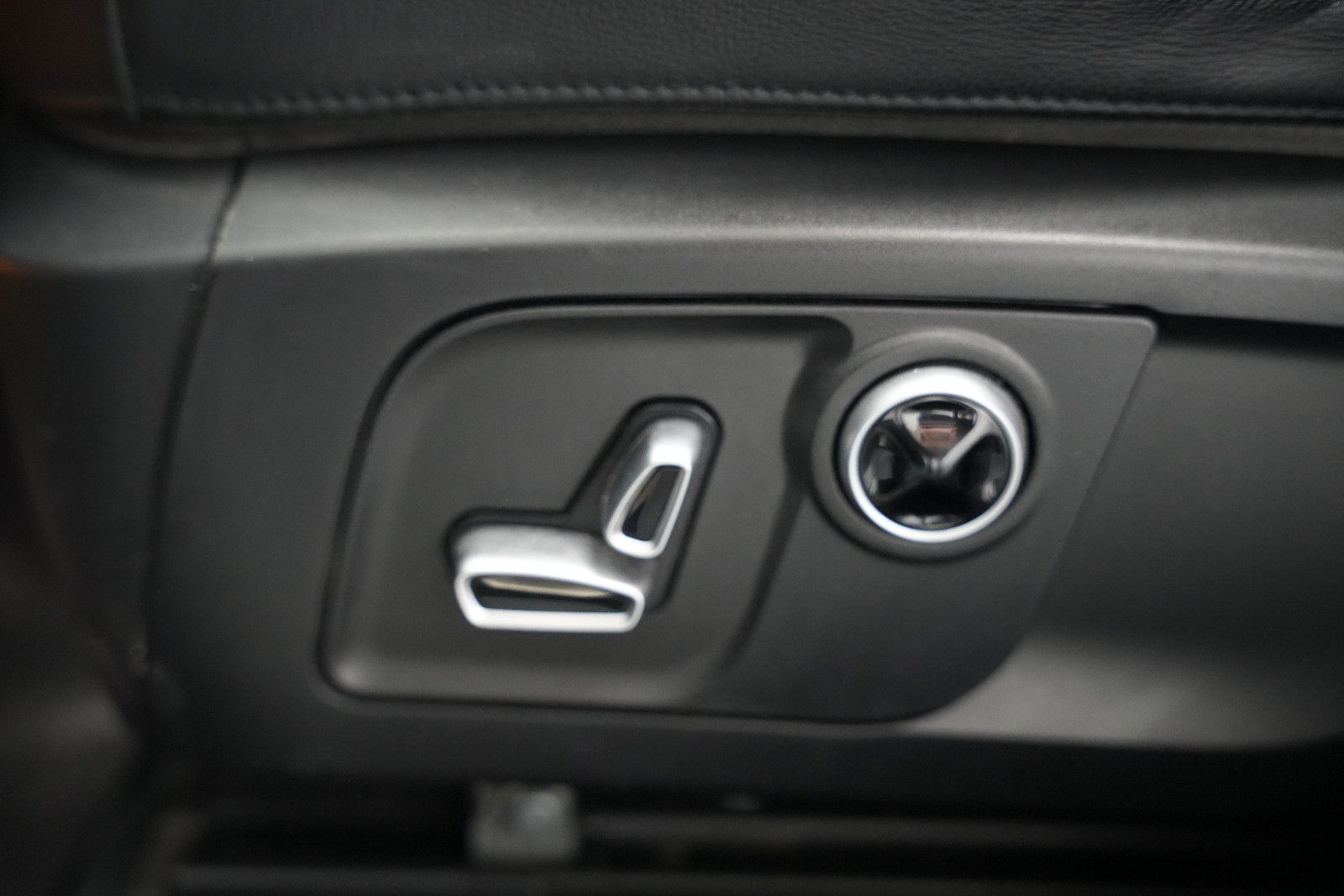 Fahrzeugabbildung Maserati Levante Diesel/GRANSPORT/LED/360°/MEMORY