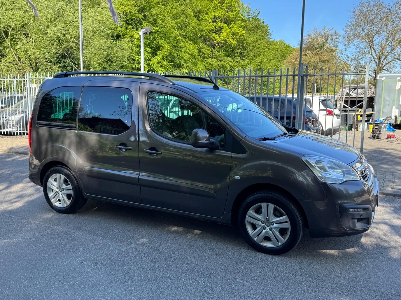 Peugeot Partner Tepee Allure 1HD/PEUGEOT SCHECKHEFT/NAVI