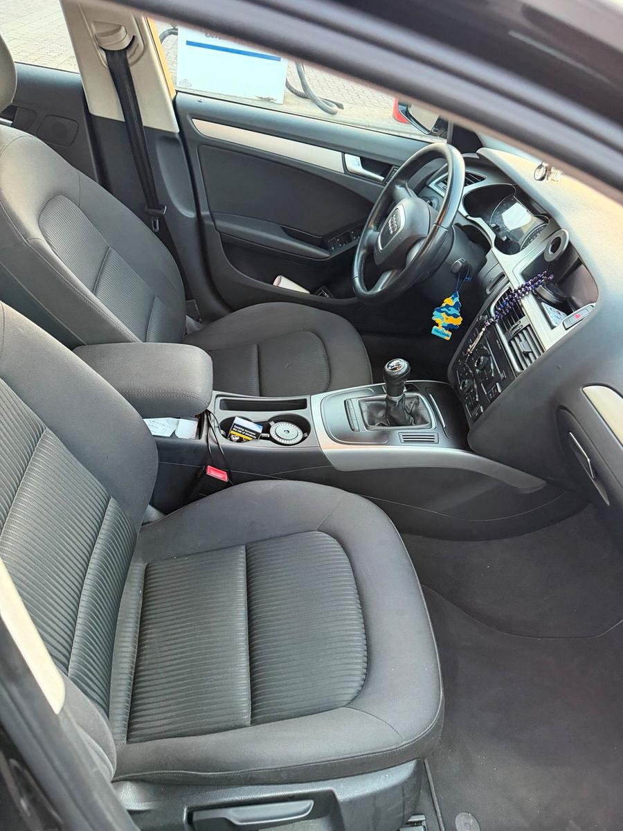 Audi A4 2009 — photo 7