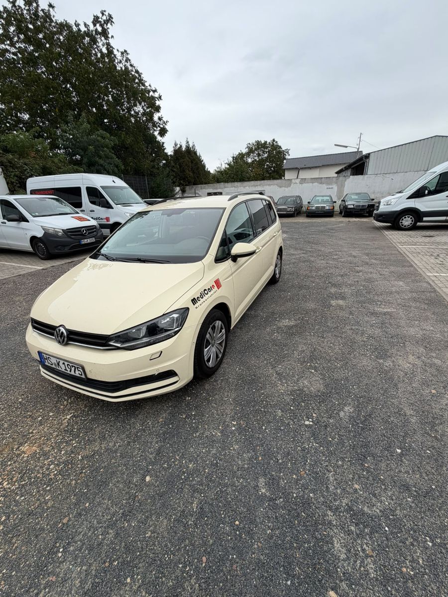 Volkswagen Touran - 1