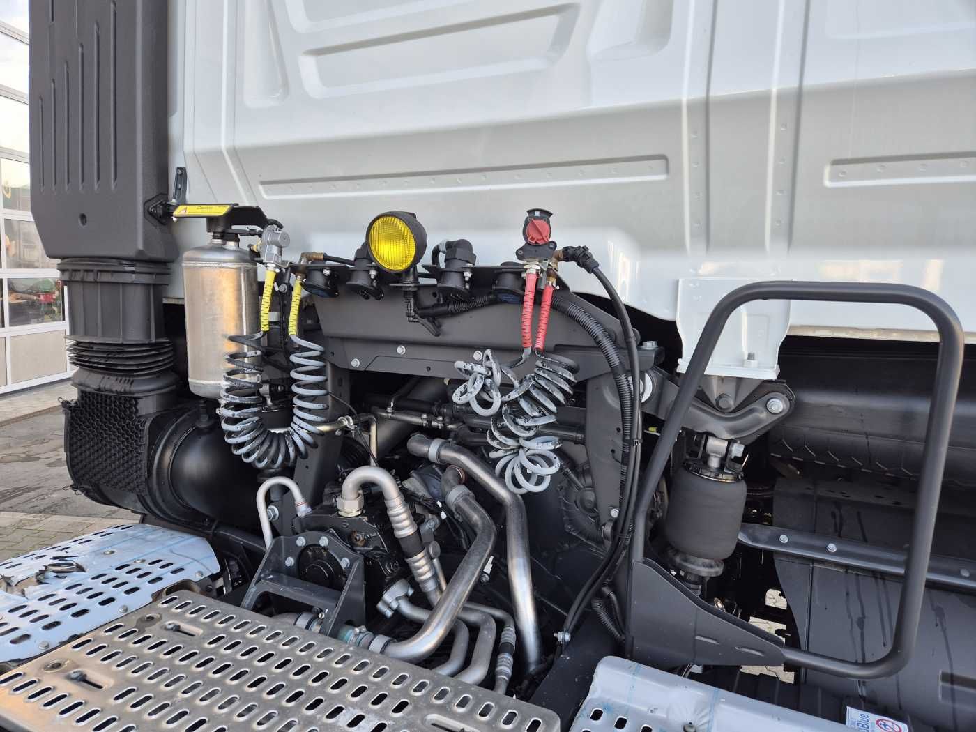 Fahrzeugabbildung Iveco AS440X49T/P ON 4x4 HI-TRACTION Intarder 2x Bett
