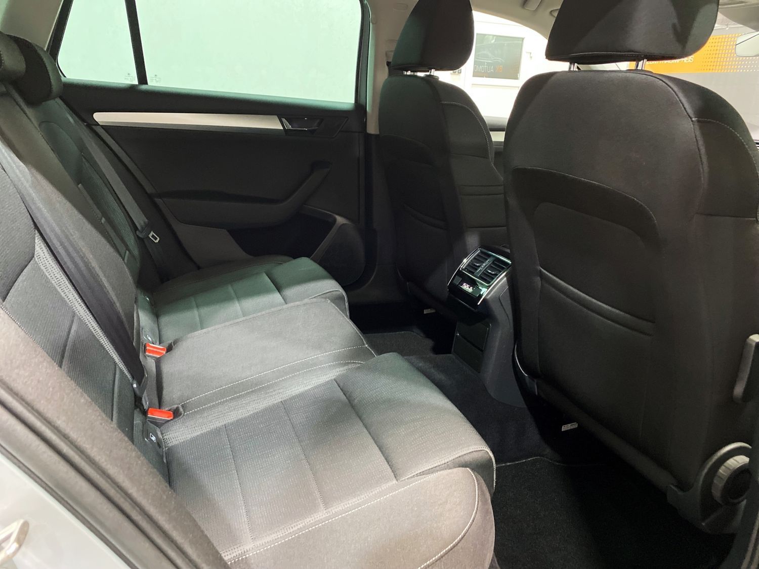 Fahrzeugabbildung SKODA Superb Ambition 4x4 DSG#ACC#Spur#Navi#Alu#PDC#Ak