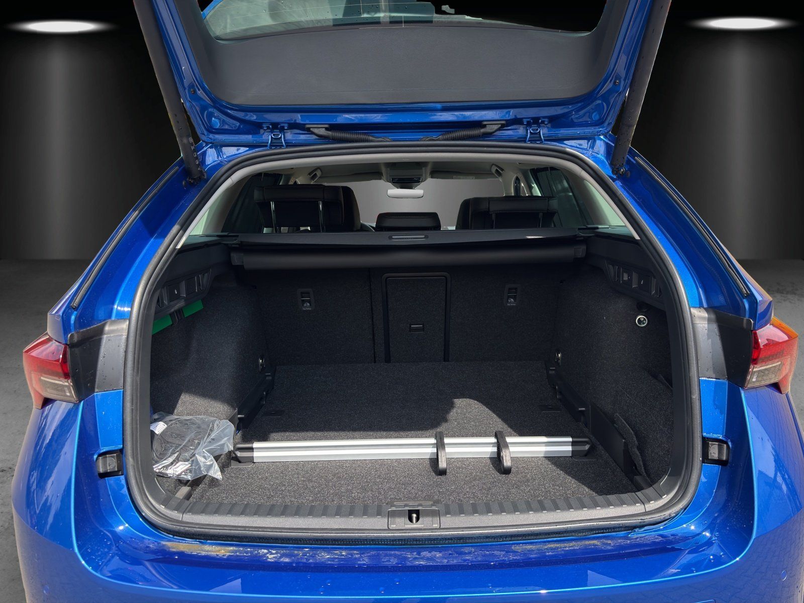 Fahrzeugabbildung SKODA Octavia Combi Tour 2,0 TDI 110 kW DSG