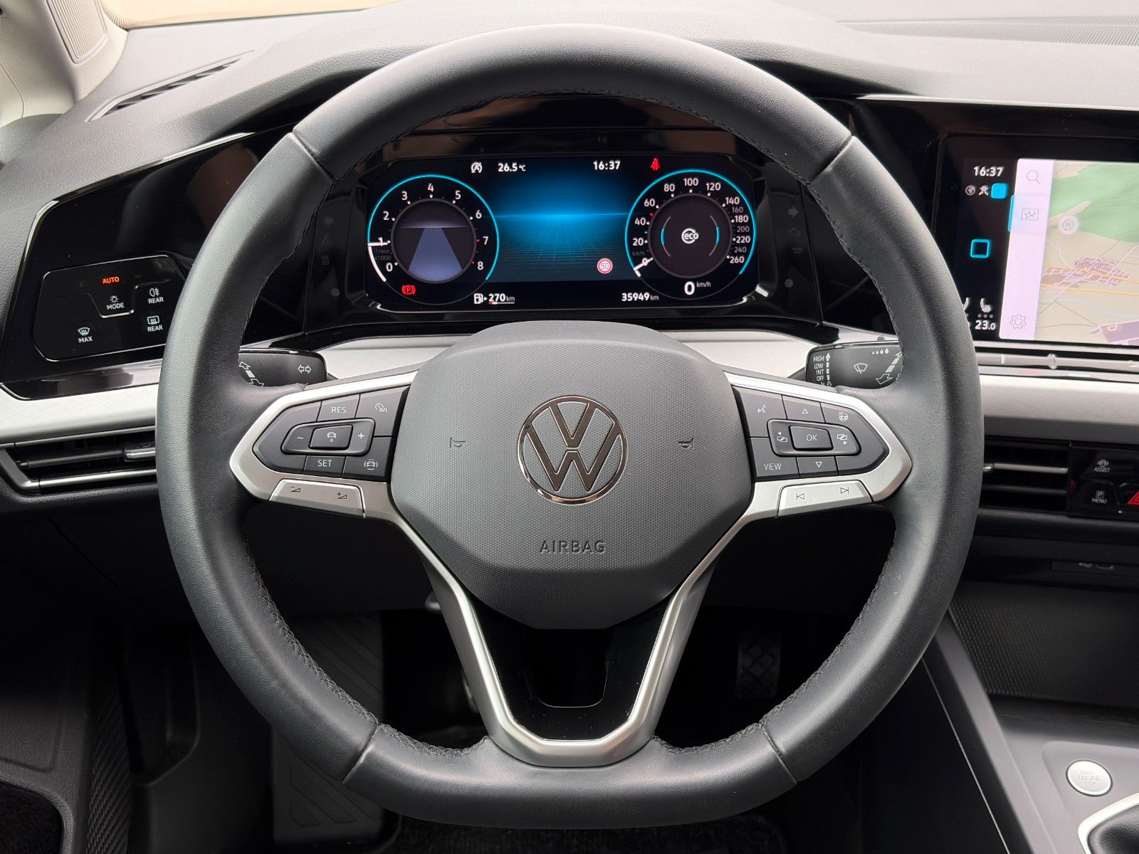 Fahrzeugabbildung Volkswagen Golf VIII Life 1.5 TSI ACC PDC NAV LHZ 3Z-KLIMA