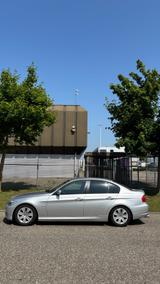 BMW E90 318i Facelift - BMW 3er Reihe aus 2009: Facelift