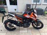 KTM Neuwertige DUKE 125 mit viel Zubehör. Wenig KM