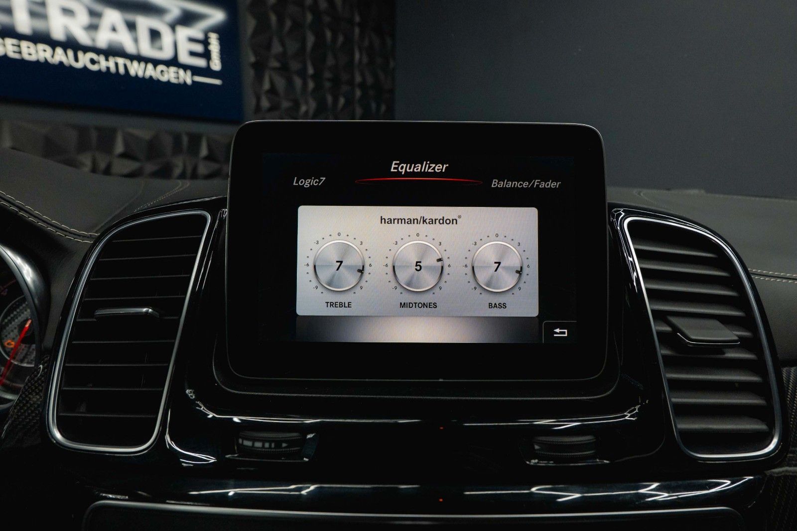 Fahrzeugabbildung Mercedes-Benz GLS 63 AMG 4Matic Night-Paket *ACC*Pano*Garantie