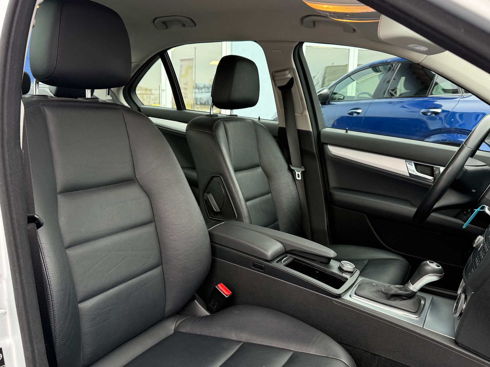 Fahrzeugabbildung Mercedes-Benz C 350 Limousine Avantgarde Aut Bi-Xenon Leder