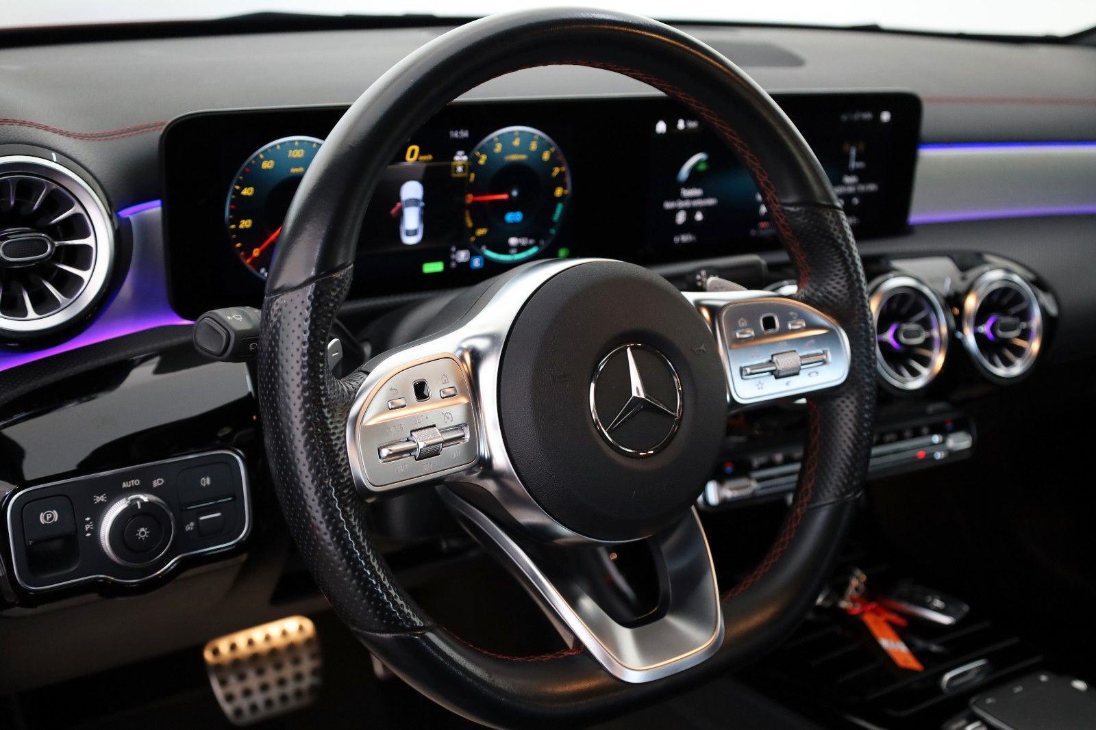 Fahrzeugabbildung Mercedes-Benz CLA 250 e Coupe, AMG line,Navi,LED,SH,Kamera