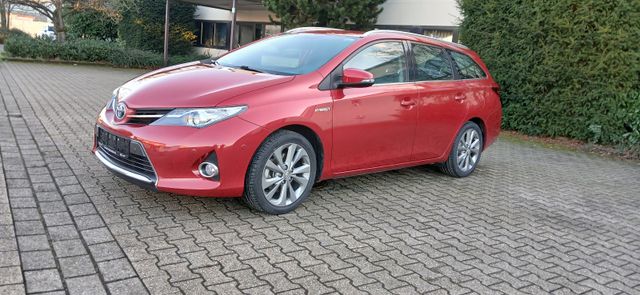 Toyota Auris Touring Sports Hybrid Life+