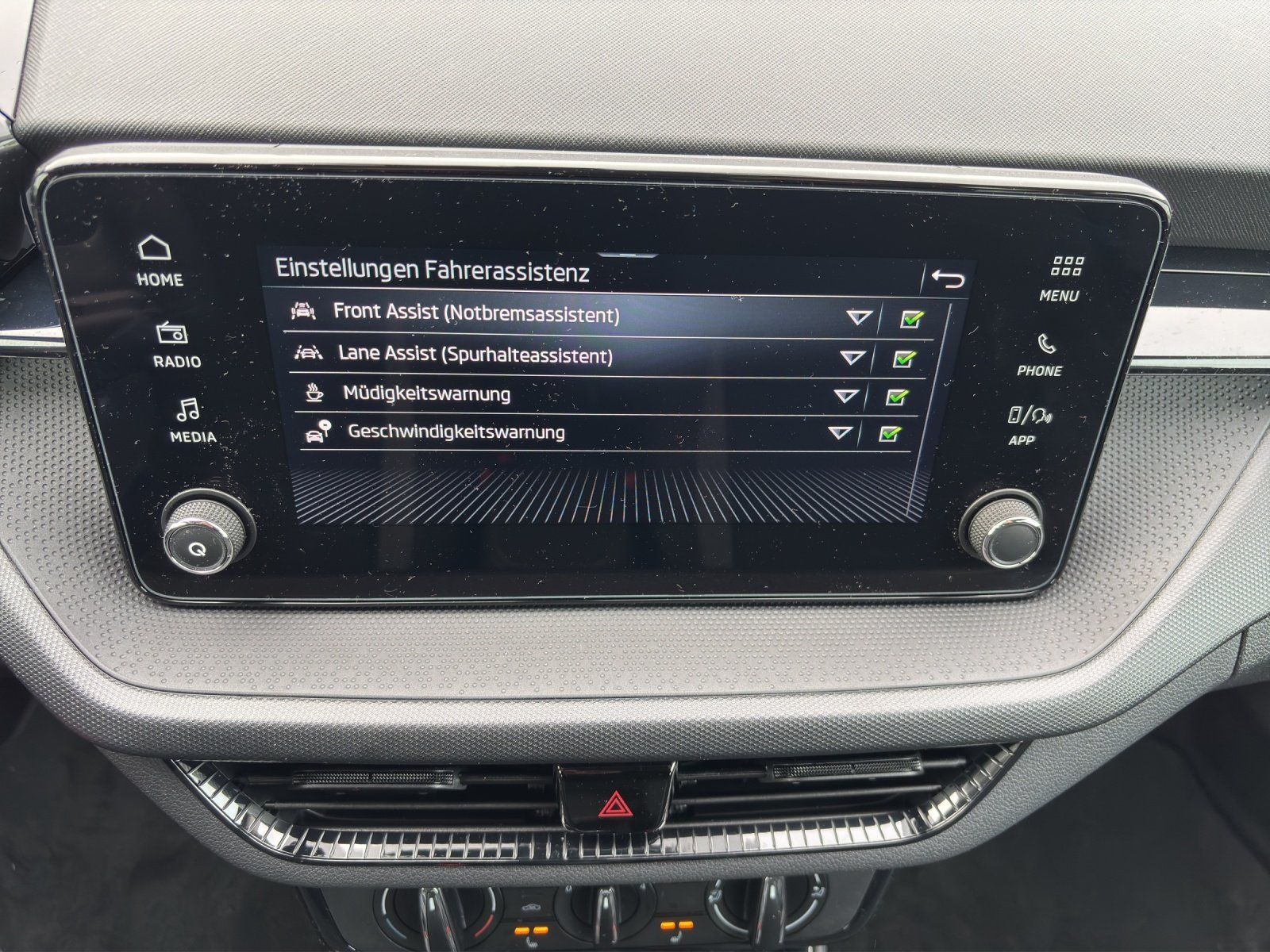Fahrzeugabbildung SKODA Fabia Essence 1,0 TSI 70 kW