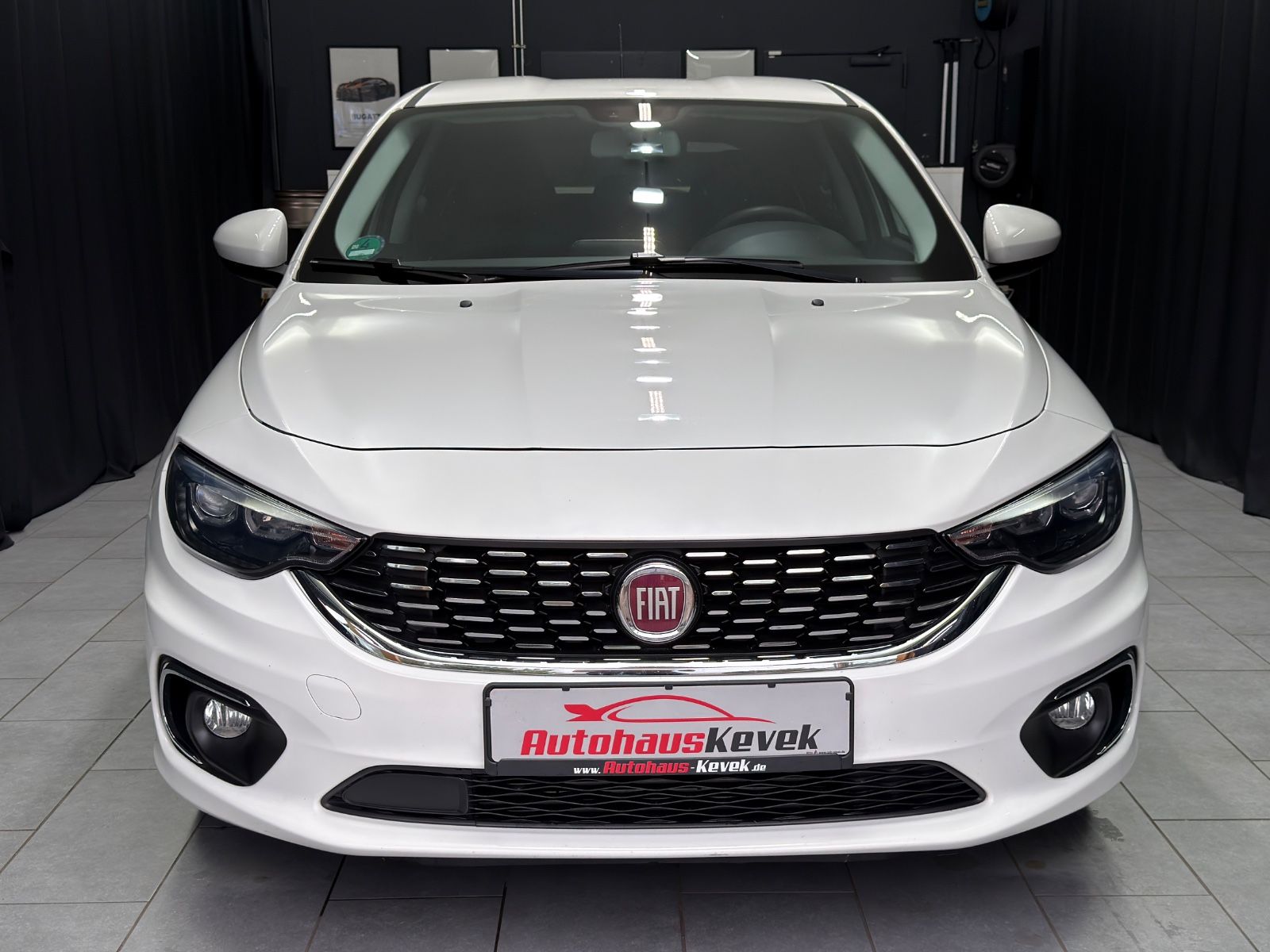 Fahrzeugabbildung Fiat Tipo Lounge |AHK|RF-CAM|LED|LEDER|NAVI