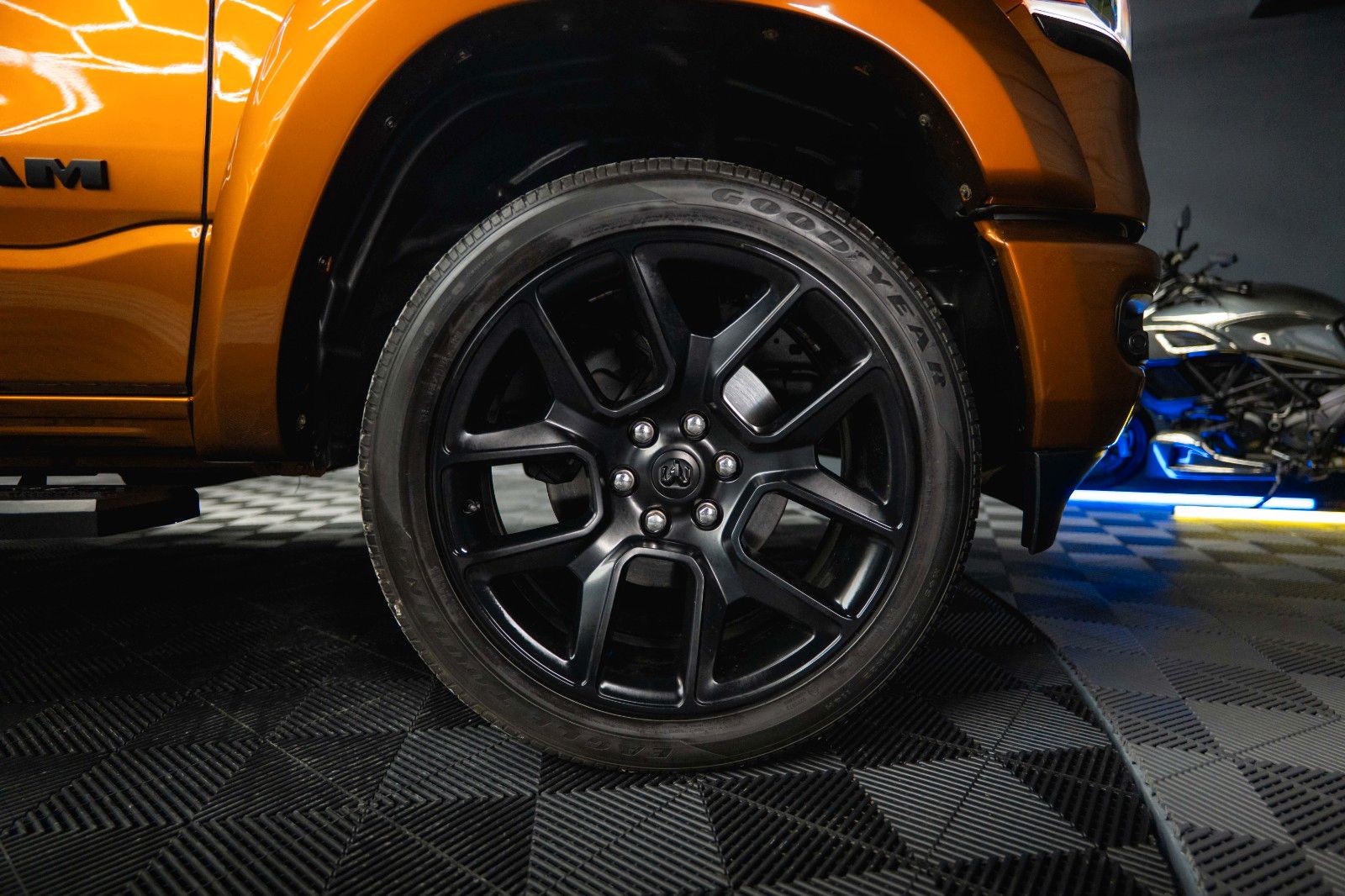 Fahrzeugabbildung Dodge RAM 5.7 V8 HEMI 4x4 COPPERHEAD Offroad LONGBED