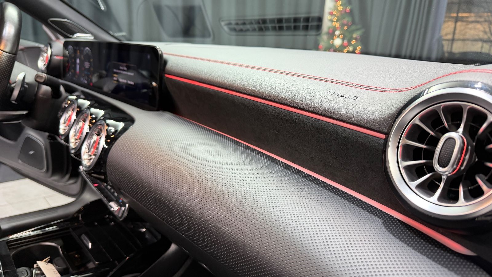 Fahrzeugabbildung Mercedes-Benz CLA 45 AMG Shooting Brake|BURMESTER|HEAD-UP|VOLL