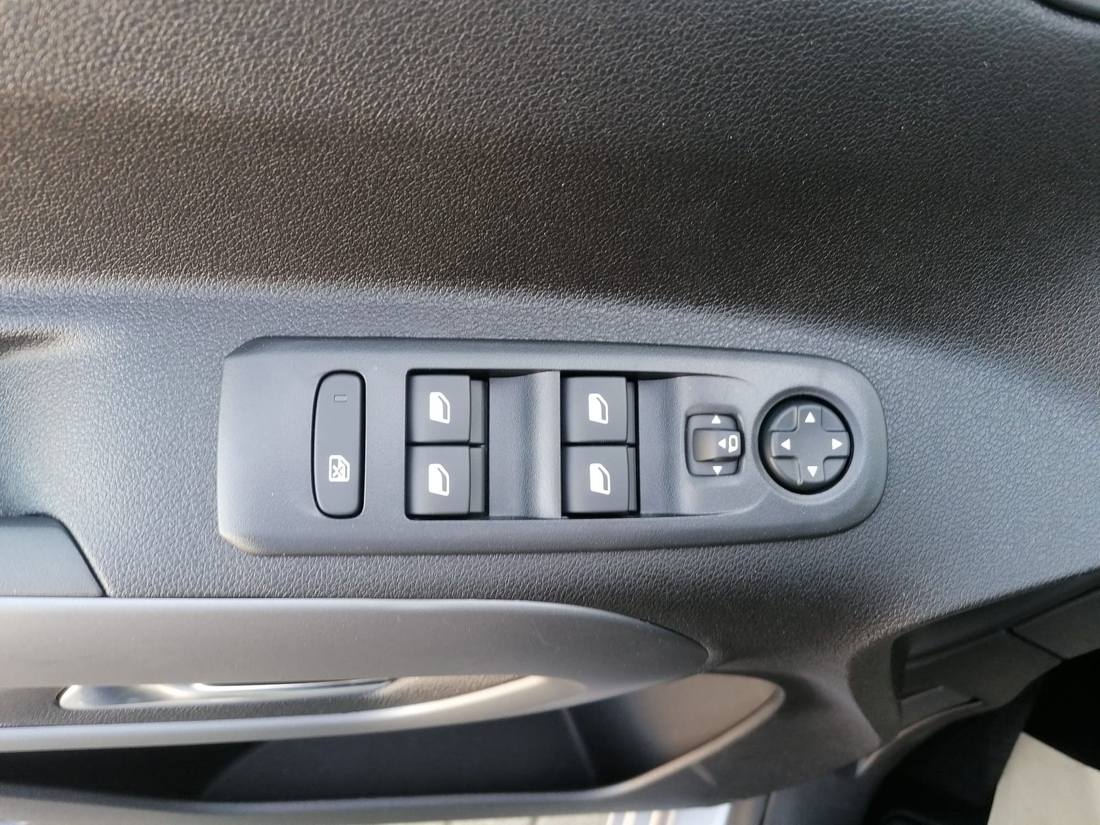 Fahrzeugabbildung Opel Combo 1.5 D PKW MATRIX-LED ALU KAMERA NAVI 10"