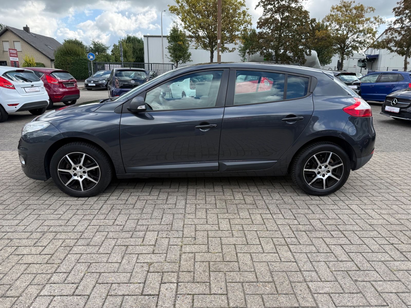 Megane III Lim. 5-trg.Tomtom Edition*NUR 76000KM