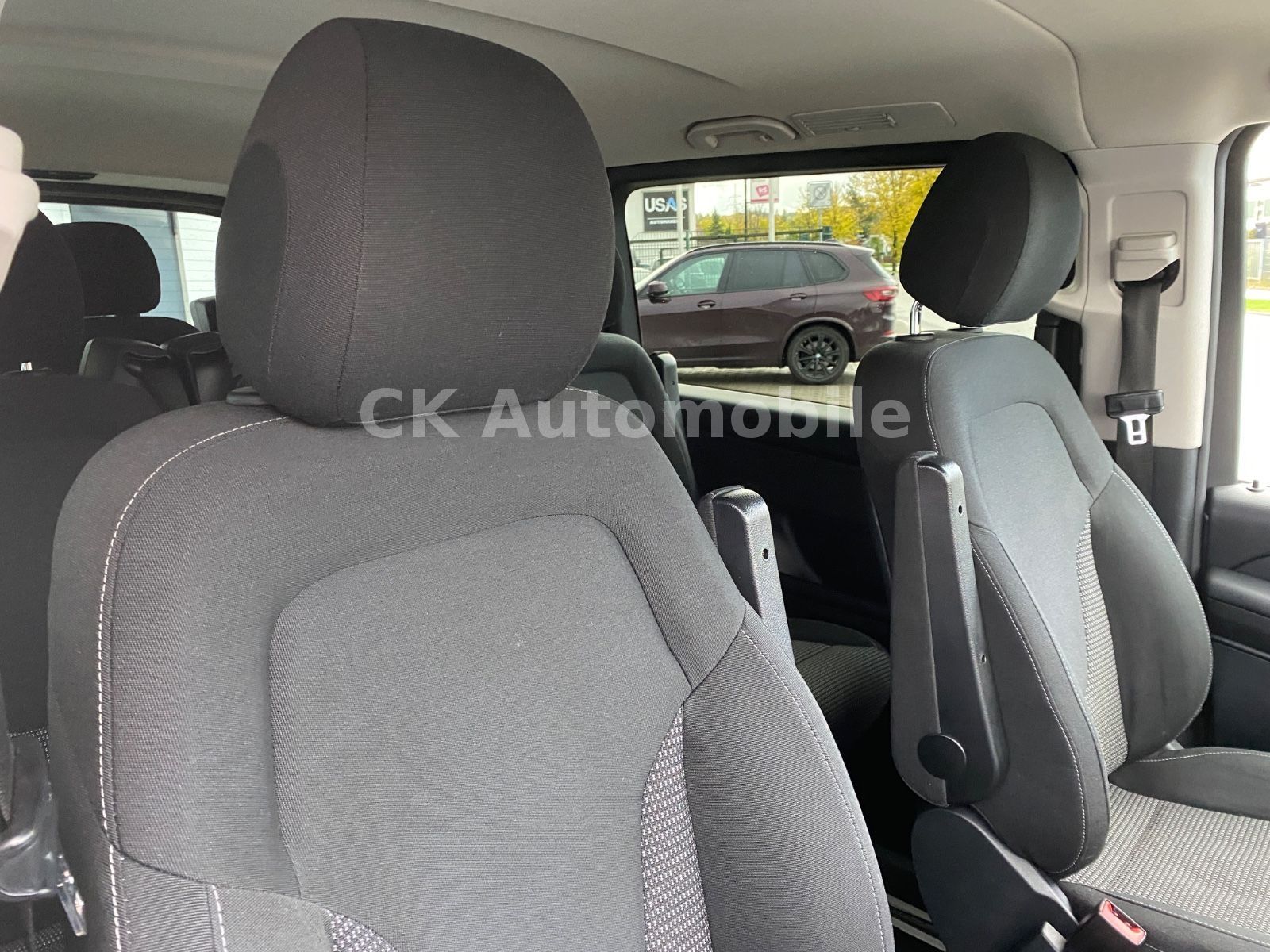 Fahrzeugabbildung Mercedes-Benz V 300d 4Matic Kompakt/AMG-Line/8 Sitze/360°/AHK