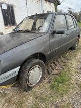 Peugeot 205 - graue Peugeot 205