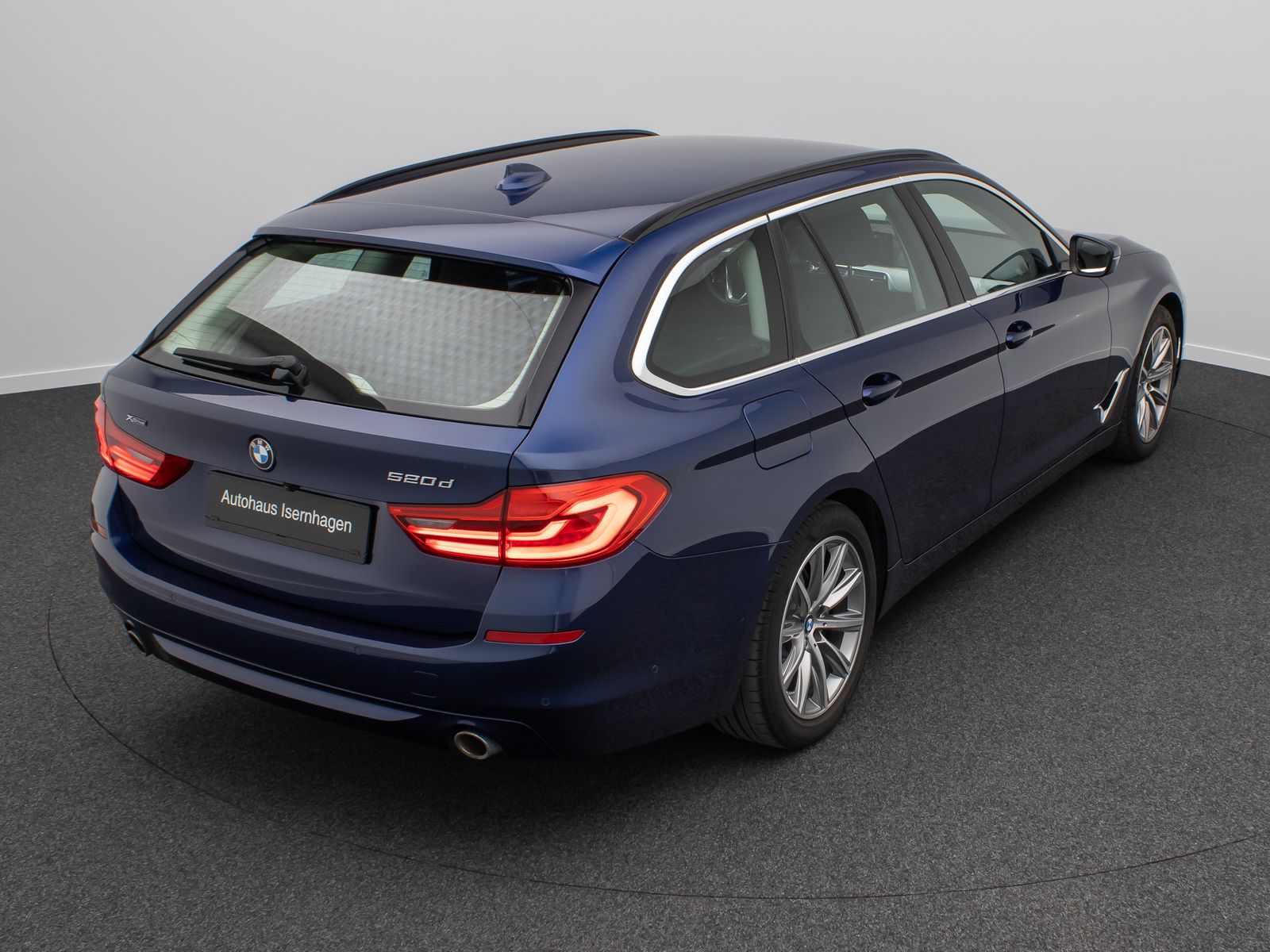Fahrzeugabbildung BMW 520d xD HUD Kamera HiFi Alarm AHK FernlichtAssis