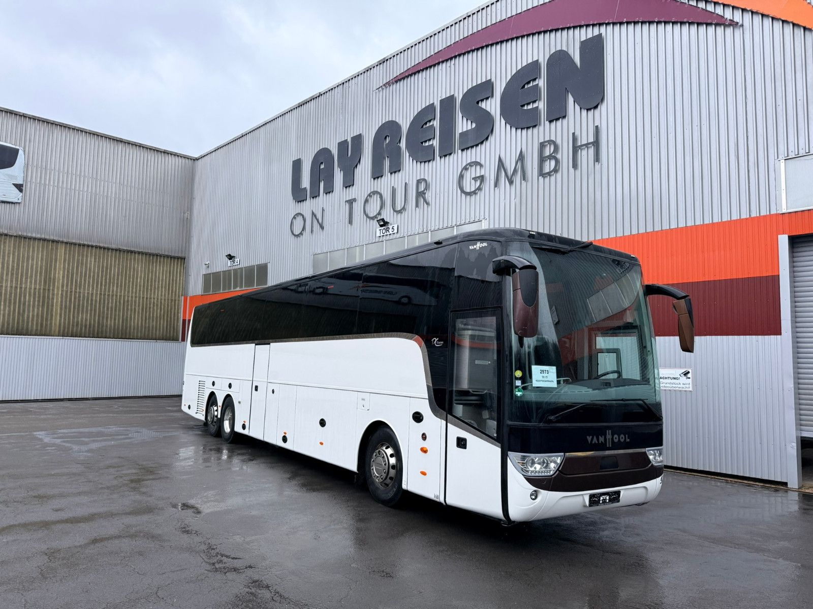 VANHOOL  2017 - Image 0 of 35