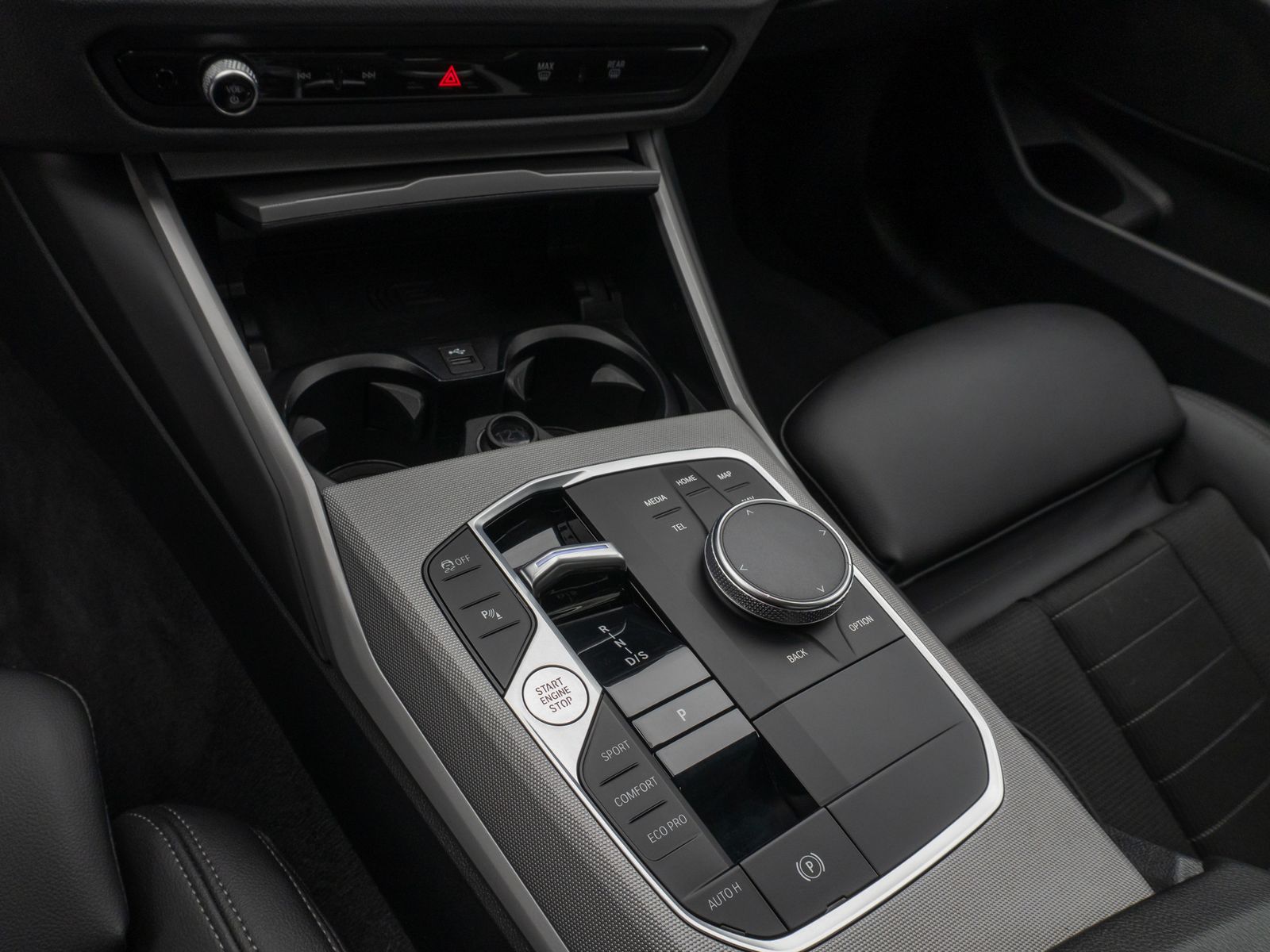 Fahrzeugabbildung BMW 320d Lim. DAB HUD CockPitPro Leder PDC Sport