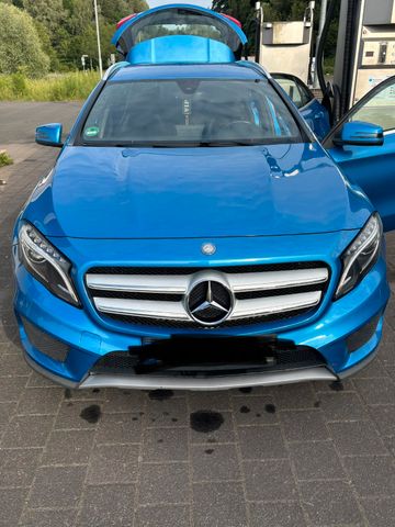 MERCEDES-BENZ GLA 200 AMG Line AMG Line